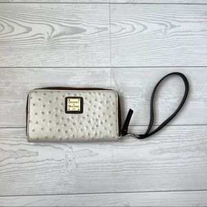 DOONEY AND BOURKE WALLET / WRISTLET